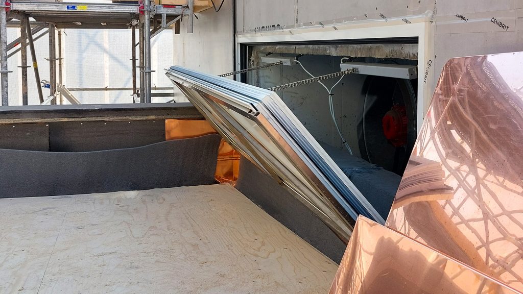 Kiasma savunpoistoluukku julkisivusaneerauksen yhteydessä