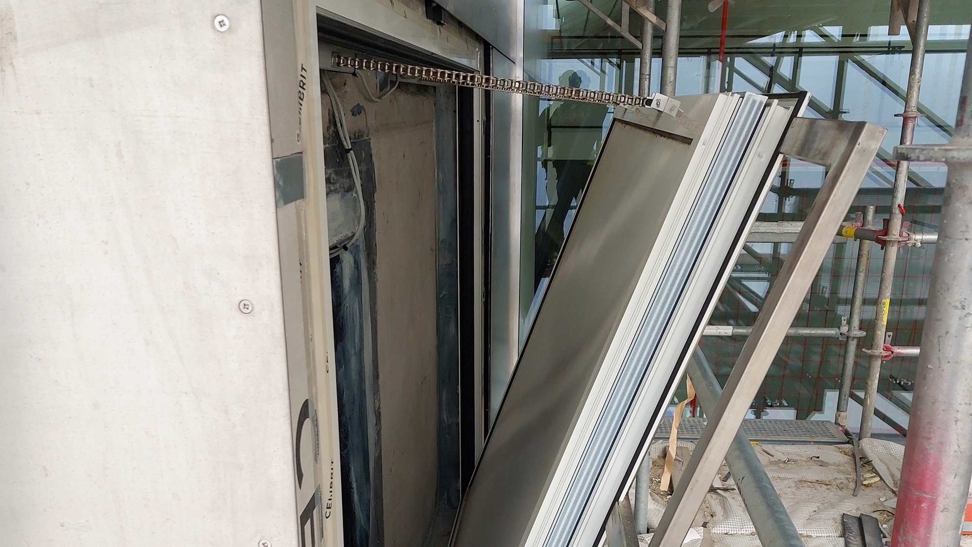 Kiasma savunpoistoluukku sivukuva