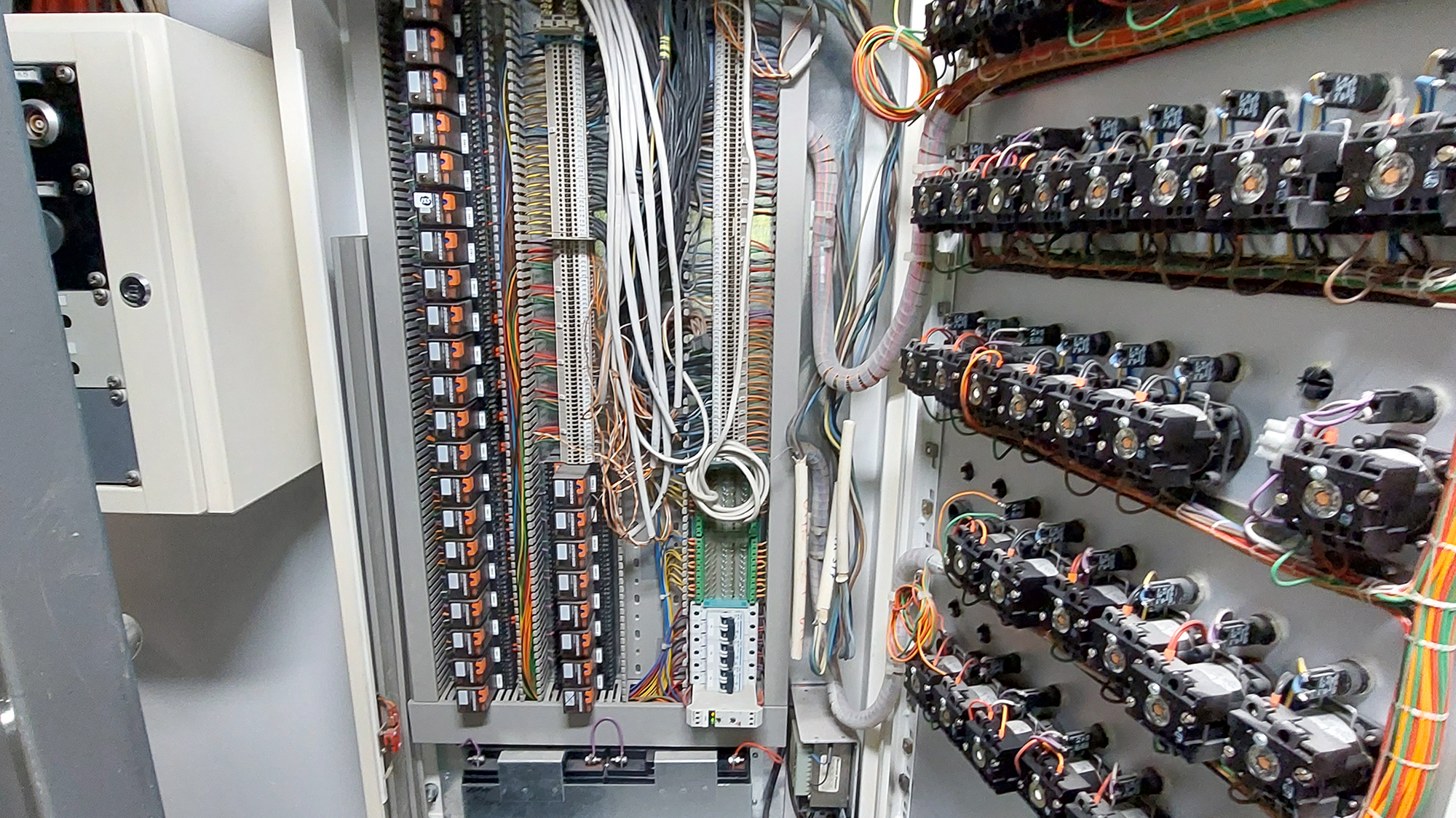 Kiasman savunpoistolaitteistoa