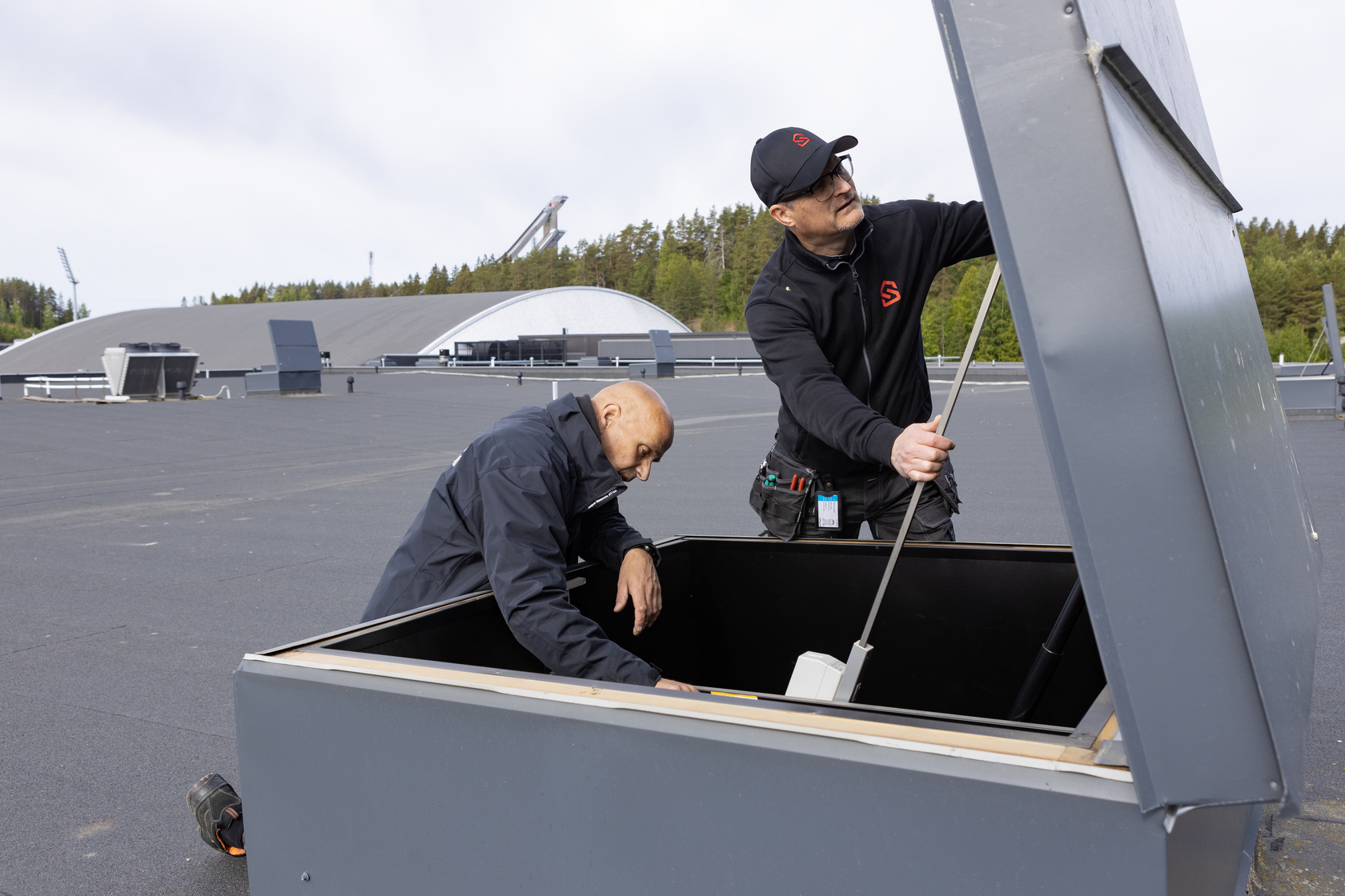Savunpoistoluukun toiminnan tarkastusta