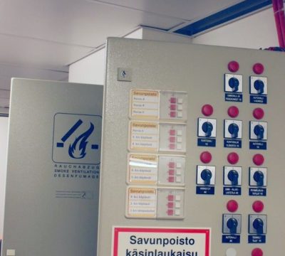 keskus2_1 Savunpoistokeskus käsinlaukaisu tarkastetaan käyttöönottotarkastuksessa
